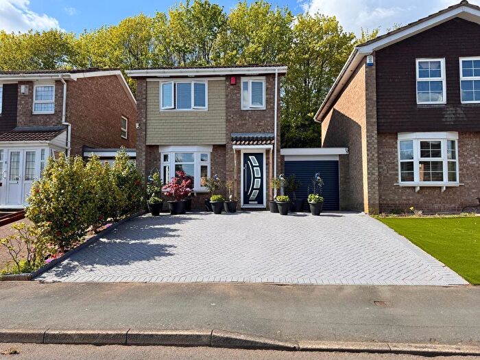 3 Bedroom Link Detached House For Sale In St Christopher's Close, West Bromwich, West Midlands, B70