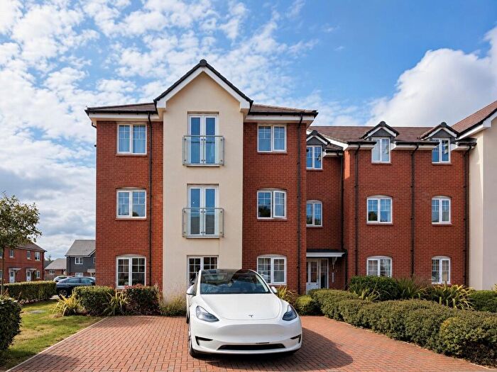 2 Bedroom Flat For Sale In Willow Croft, Birmingham, West Midlands, B38