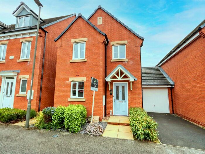 3 Bedroom Link Detached House To Rent In Manor House Court, Chesterfield, Derbyshire, S41