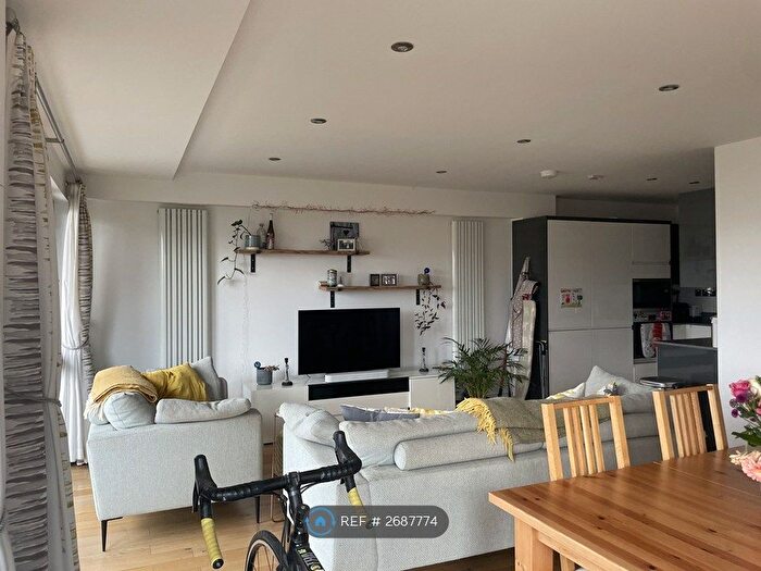 2 Bedroom Flat To Rent In Trundleys Road, London, SE8