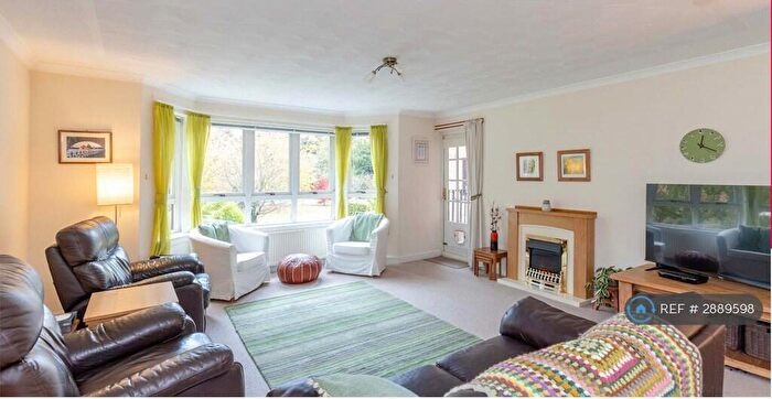 3 Bedroom Flat To Rent In Craigend Park, Edinburgh, EH16