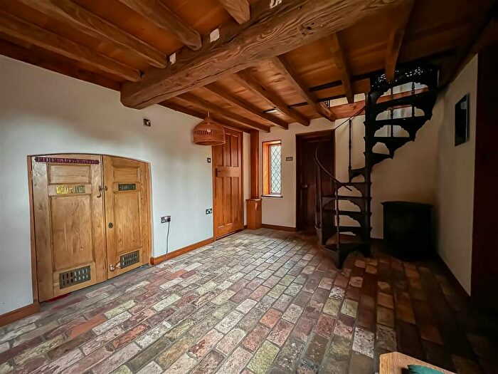 5 Bedroom Semi-Detached House For Sale In Queen Street, Great Oakley, CO12