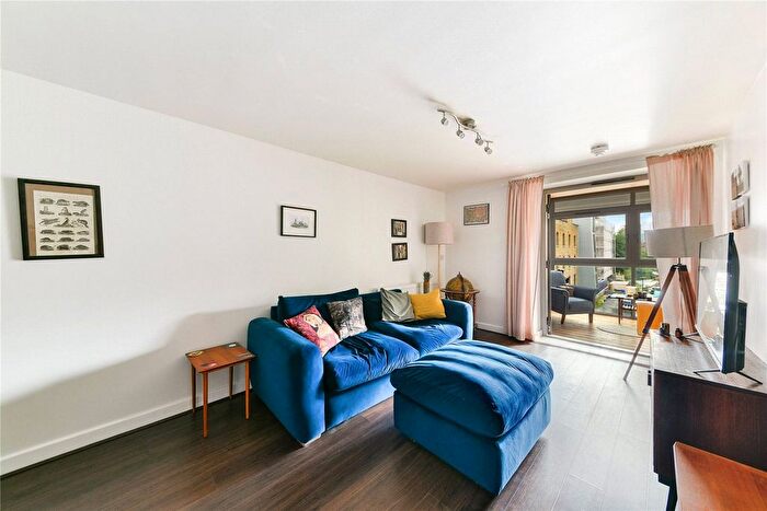 2 Bedroom Flat For Sale In Downham Road, London, N1
