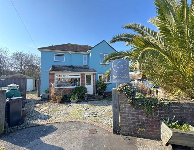 3 Bedroom Detached House For Sale In Hardy Avenue, Weymouth, DT4