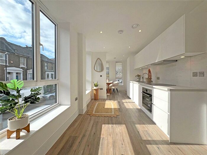 1 Bedroom Flat For Sale In Brockley Cross, London, SE4