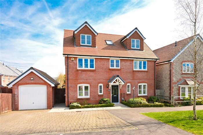 5 Bedroom Detached House To Rent In Longbourn Way, Medstead, Alton, Hampshire, GU34