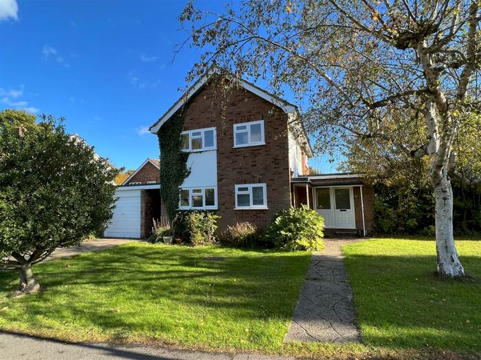3 Bedroom Detached House To Rent In Princes Way, Hutton, Brentwood, CM13