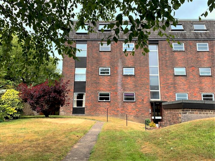 2 Bedroom Flat To Rent In Swan Street, Petersfield GU32