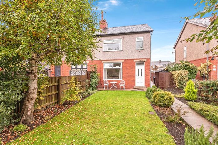 3 Bedroom Semi Detached House For Sale In Vulcan Street, Bradford, BD4