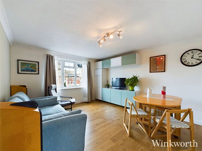 2 Bedroom Flat To Rent In Cromwell Close, London, W3
