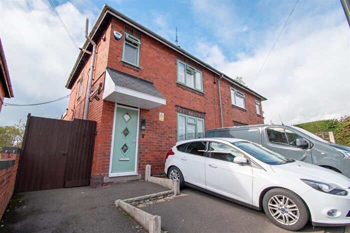 3 Bedroom Semi-Detached House For Sale In Greenhill Avenue, Ripley, DE5
