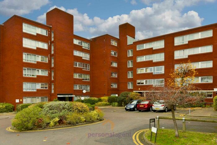 2 Bedroom Apartment To Rent In Homefield Park, Sutton, SM1