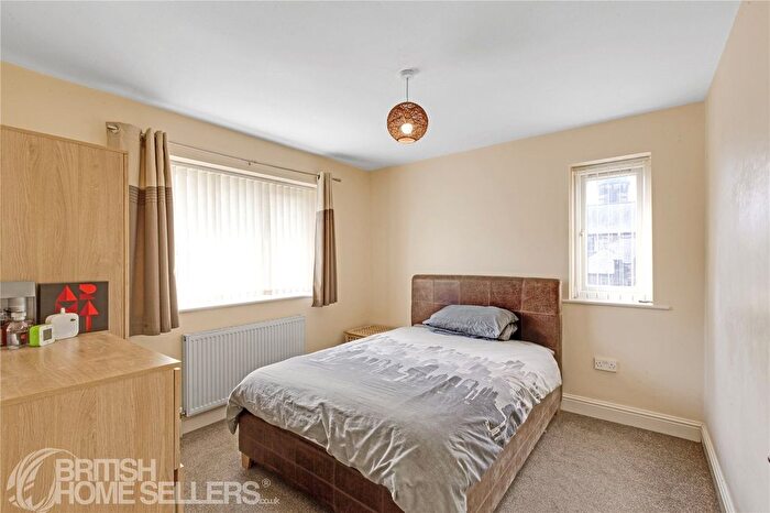 3 Bedroom Detached House For Sale In Wroe Place, Wyke, Bradford, West Yorkshire, BD12