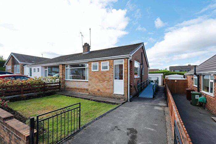 2 Bedroom Bungalow For Sale In Wrenbury Avenue, Leeds, West Yorkshire, LS16
