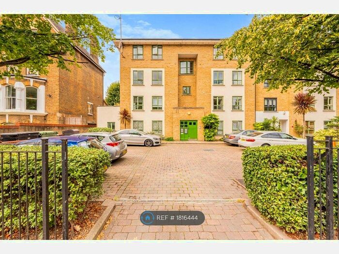 2 Bedroom Flat To Rent In Green Lanes, London, N4