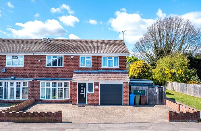 4 Bedroom Semi Detached House For Sale In Laxton Way, Sittingbourne, Kent, ME10