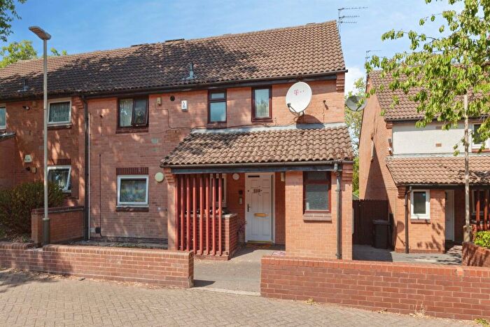 2 Bedroom Maisonette For Sale In Ipswich Close, Leicester, LE4