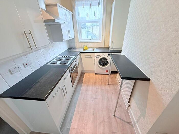 1 Bedroom Flat To Rent In Lascotts Road, Wood Green, N22