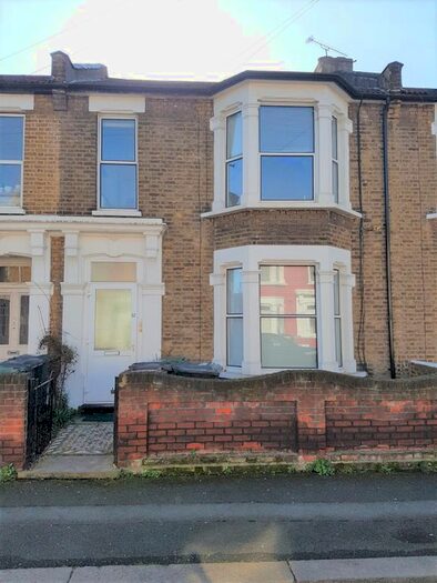 2 Bedroom Flat To Rent In Leyton Park Road, Leyton, London, E10
