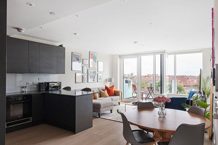 2 Bedroom Flat To Rent In Long Lane, Taper Building, SE1