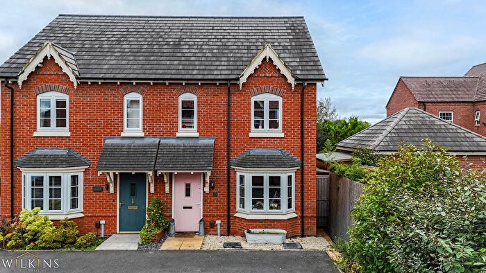 3 Bedroom Semi-detached House For Sale In Pine Grove, Burton-On-Trent, Staffordshire, DE14
