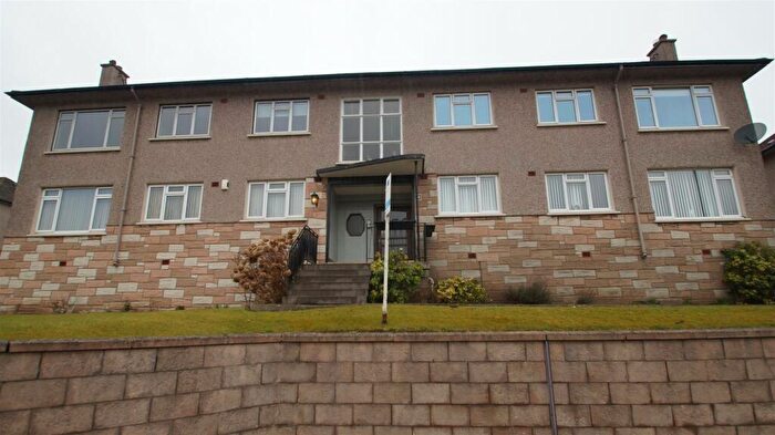 3 Bedroom Apartment To Rent In Main Street, Milngavie, G62