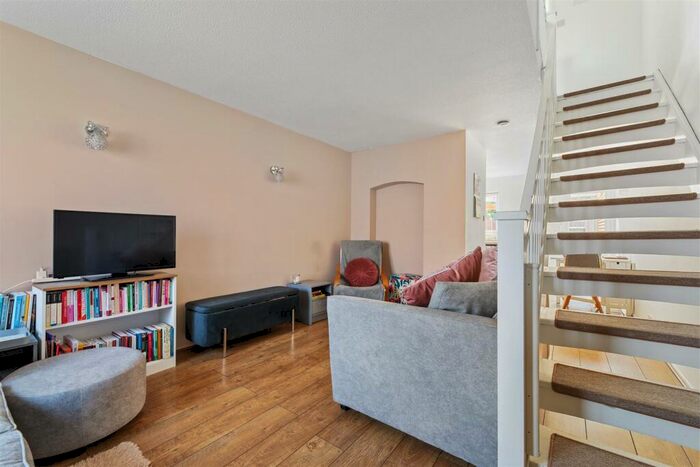 2 Bedroom Terraced House For Sale In Alders Close, Wanstead, E11