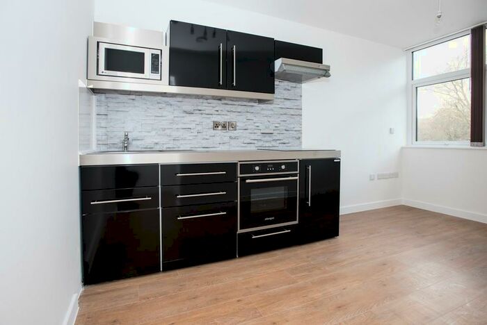 1 Bedroom Flat To Rent In Platform Road, SO14