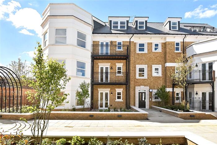 2 Bedroom Flat To Rent In Henrietta Place, King Edward Gardens, Tunbridge Wells, TN4