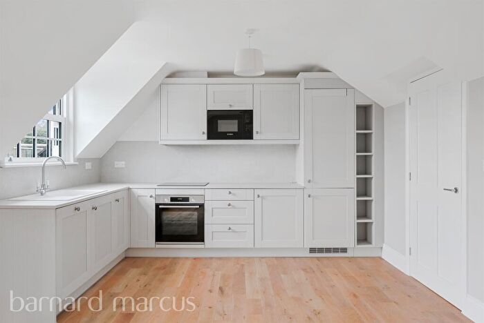 1 Bedroom Apartment For Sale In Horsham Road, Beare Green, Dorking, RH5