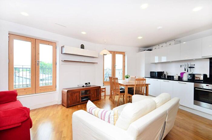 2 Bedroom Flat To Rent In Holloway Road, Highbury And Islington, London, N7