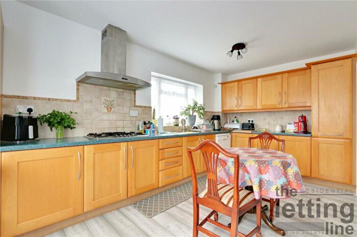 4 Bedroom Detached House To Rent In Newgatestreet Road, Goffs Oak, Waltham Cross, Hertfordshire, EN7