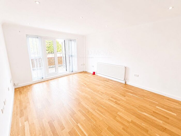2 Bedroom Flat To Rent In The Grove, Isleworth, TW7