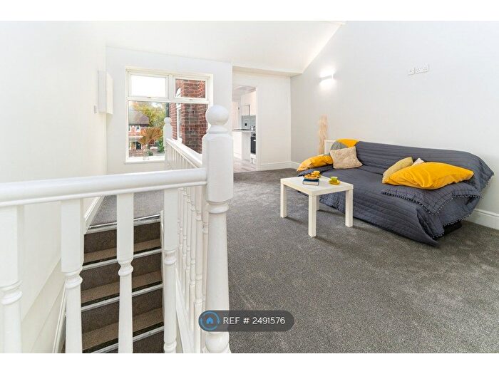 1 Bedroom Flat To Rent In Romiley, Stockport, SK6