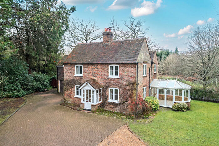 5 Bedroom Detached House For Sale In Blackhorse Road, Woking, GU22