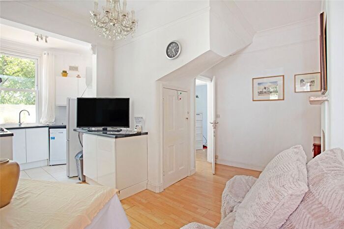 2 Bedroom Flat To Rent In Victor Villas, Chiswick Common Road, Chiswick, London, W4