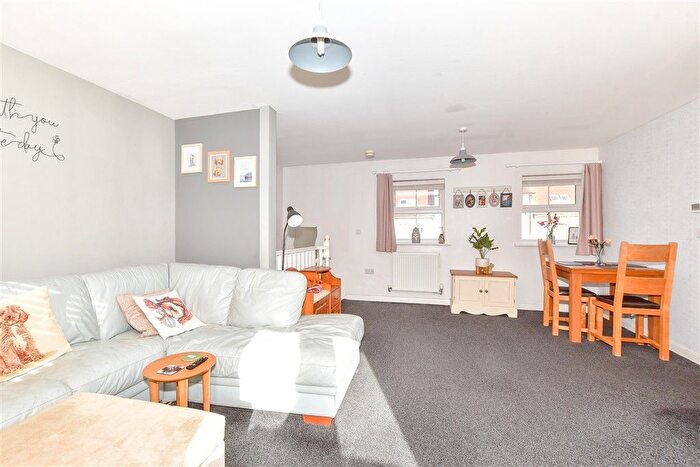 2 Bedroom Property For Sale In Clover Mead, Bognor Regis, West Sussex, PO22