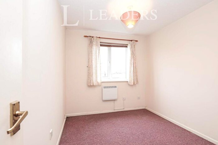 1 Bedroom Flat To Rent In Sunbeam Way, PO12