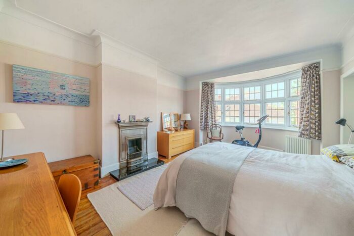 6 Bedroom Semi-Detached House For Sale In Elgin Road, Alexandra Park, N22
