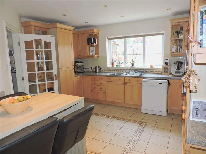 4 Bedroom Detached House For Sale In Coed Y Cadno, Cwmgwili, Llanelli SA14