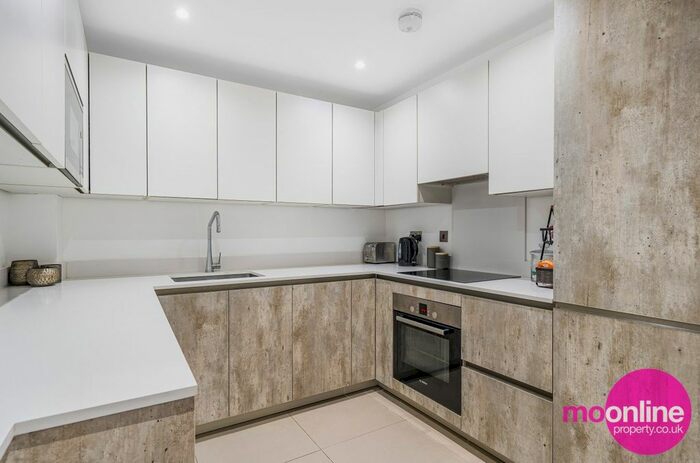 2 Bedroom Flat For Sale In London Road, Bushey, Hertfordshire, WD23