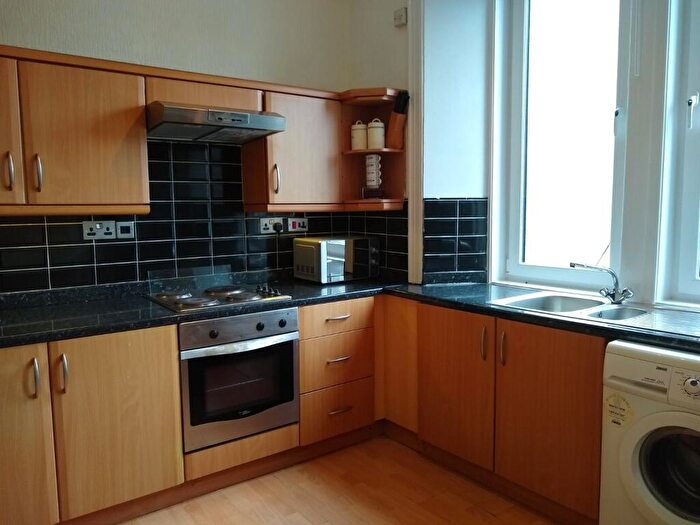 2 Bedroom Flat To Rent In Albion Place, Edinburgh, EH7