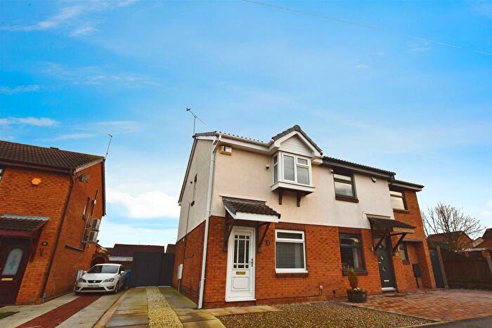 2 Bedroom Semi Detached House For Sale In Howdale Road, Hull, HU8