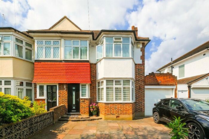 4 Bedroom Semi-Detached House To Rent In Onslow Gardens, London, E18