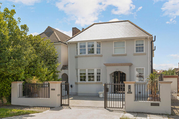 4 Bedroom Link Detached House For Sale In Hollington Crescent, New Malden, KT3