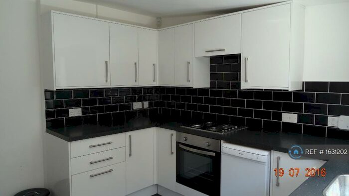 2 Bedroom Bungalow To Rent In Cottage Avenue, Bromley, BR2