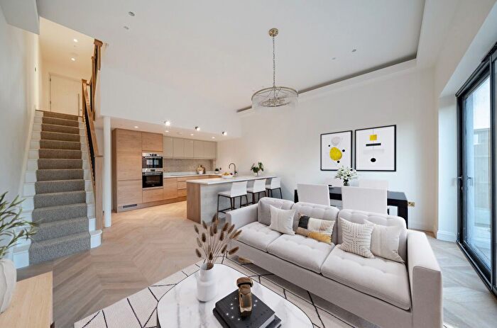 4 Bedroom Semi-Detached House For Sale In Hartley Old Road, Purley, CR8