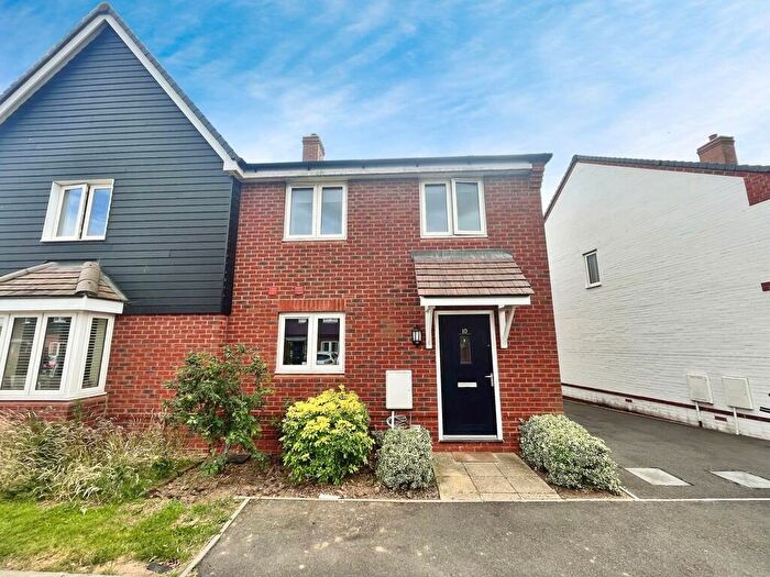 3 Bedroom Semi-Detached House To Rent In Pearce Row, Botley, SO32