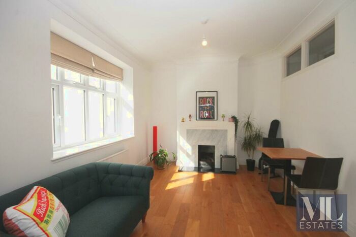 2 Bedroom Flat To Rent In Princes Court, Shoot Up Hill, Kilburn, NW2