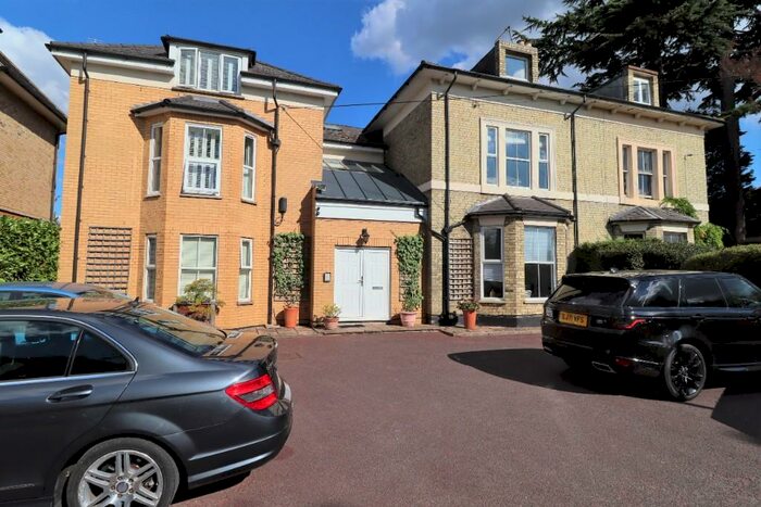 3 Bedroom Apartment To Rent In Thames Street, Weybridge, Surrey, KT13